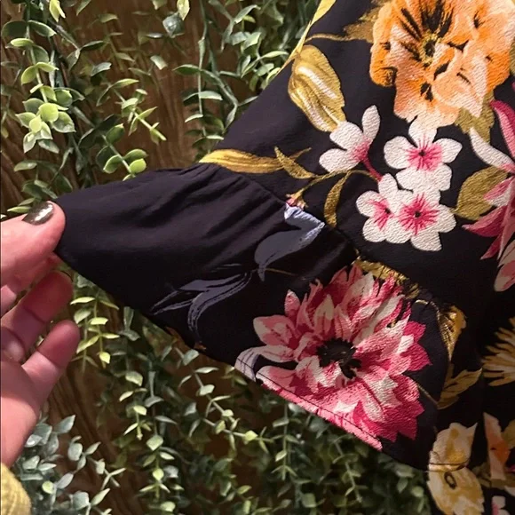LOFT NWT Floral Black Women's Top - Picture 2 of 4